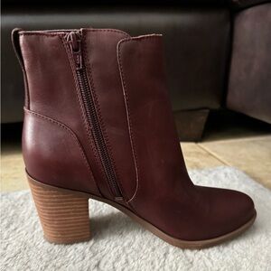 Naturalizer Women's Ankle Boots in Burgundy
